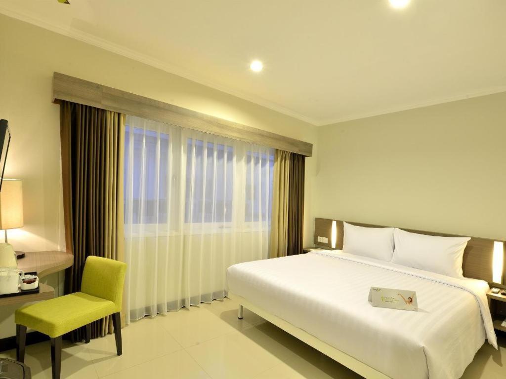 Whiz Prime Hotel Darmo Harapan Surabaya Exterior foto
