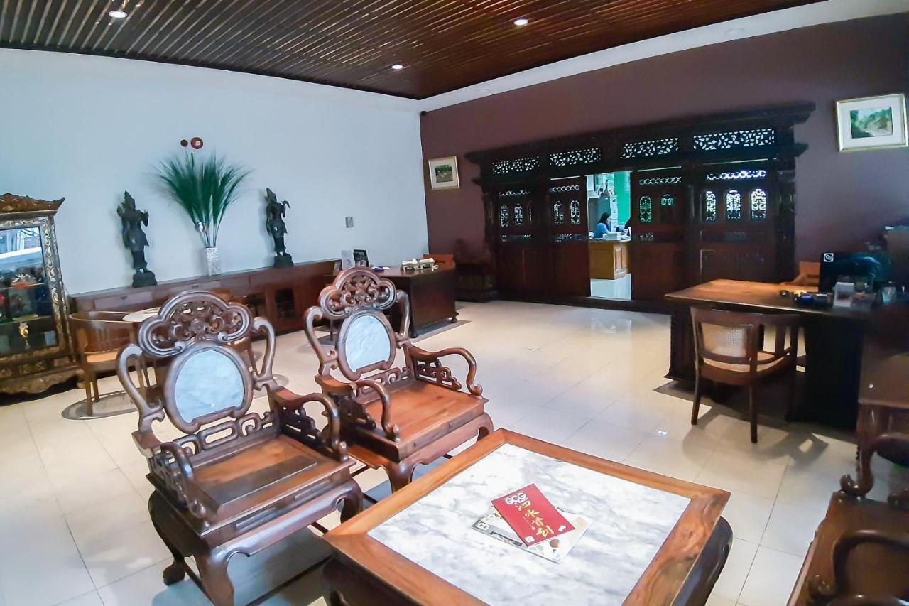 Whiz Prime Hotel Darmo Harapan Surabaya Exterior foto